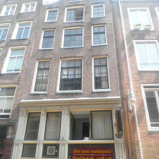 Pand met eenvoudige klokgevel