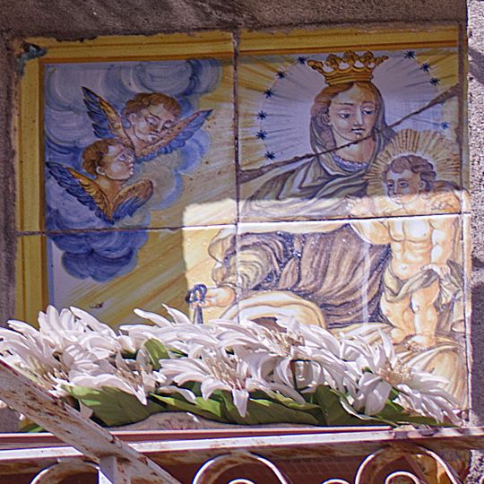 Retablo cerámico de la Virgen del Carmen en la calle de la Virgen del Carmen