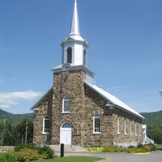 Place de l'Église-Saint-Edmond-de-Stoneham