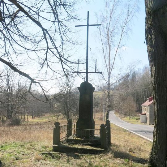 Kříž u silnice naproti domu 249 v Lobendavě