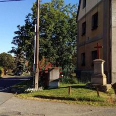 Kříž v Kolešově u křižovatka