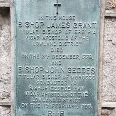 Commemorative plaque to Grant and Geddes