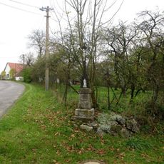 Kříž v Nové Vsi u silnice