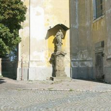 Socha Panny Marie u kostela svatých Petra a Pavla ve Varnsdorfu