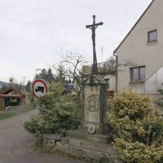 Kříž u rozcestí ke hřbitovu v Řehlovicích