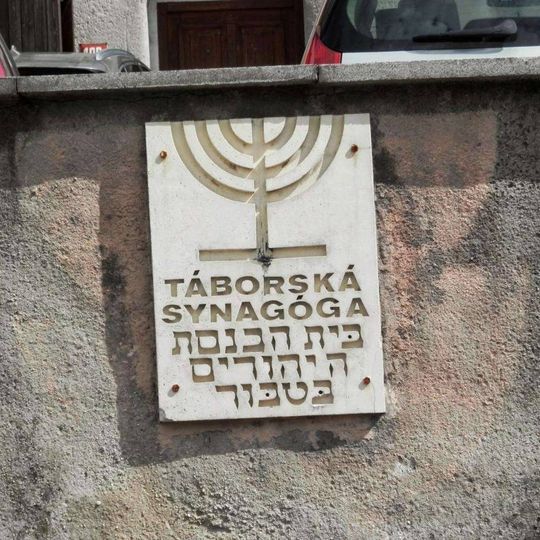 Pamětní deska zaniklé synagogy v Táboře