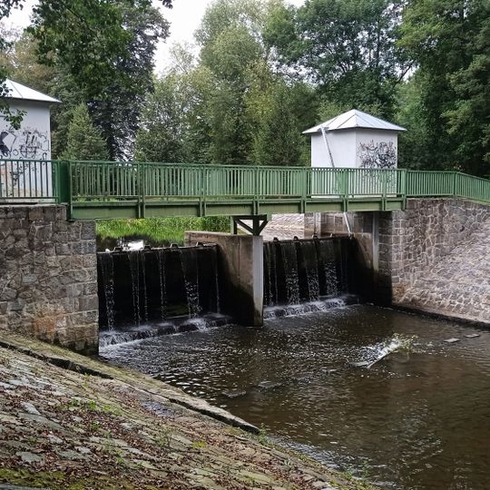 Jezová lávka přes Skalici v Březnici