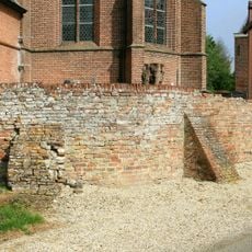 O.L.Vrouw Geboortekerk: kerkhofmuur