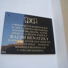 Pamětní deska Ralpha Benatzkyho