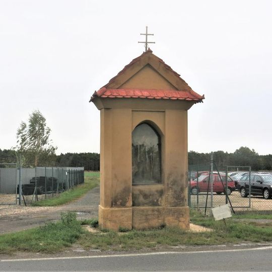 Kaplička v Kolínské ulici ve Veltrubech