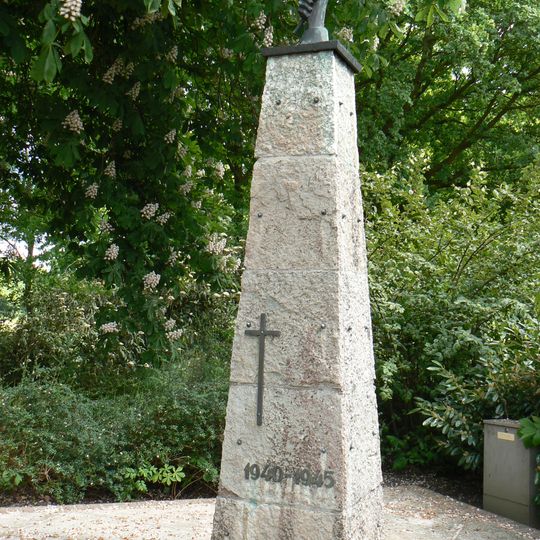 Monument bij de N.H. kerk