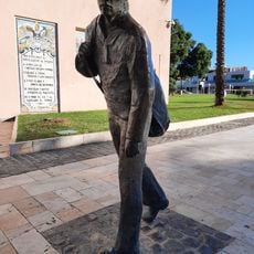 Monument to the replacement Navy sailor