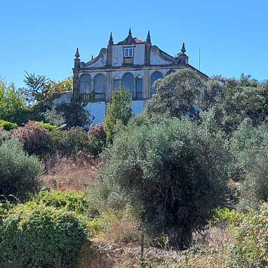 Casa da Quinta da Granja, incluindo pombal, nora, lagar e restantes anexos edificados