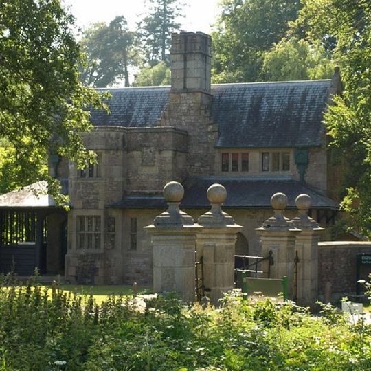Two Pairs Of Gate Piers And Flanking Walls, Immediately North East Of Flete Lodge