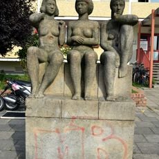 Drei sitzende Frauen