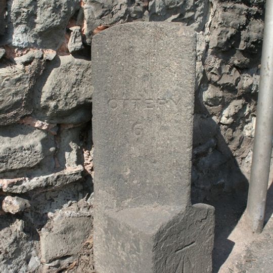 Milestone, Station Road, by Pebblestone Cottage, N of jct with Seafield Road