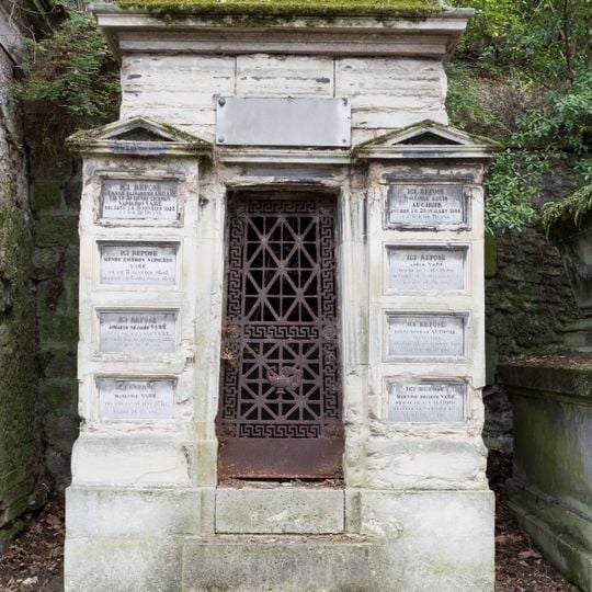 Grave of Varé-Auchois