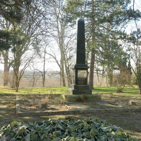 Pomník padlým v Komenského ulici v Dobroměřicích