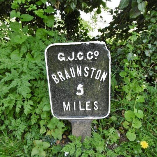 Grand Union Canal Long Buckby Wharf Milepost Approximately 16 Metres From Lock Number 9