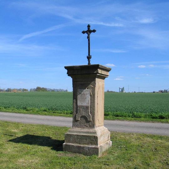 Pamětní kříž ve Středoklukách