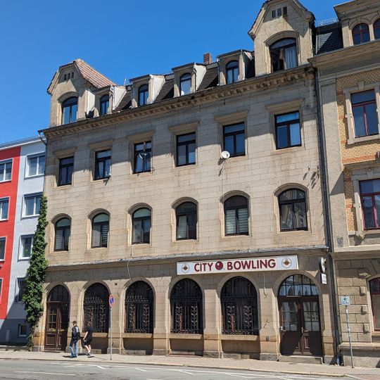 Mietshaus in geschlossener Bebauung Bahnhofstraße 2