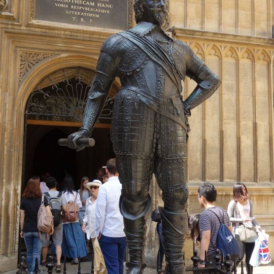 Statue of the Earl of Pembroke in the Bodleian Courtyard