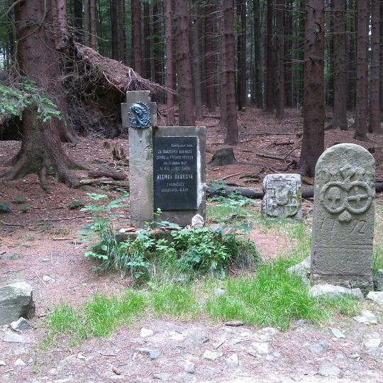 Tři hraniční kameny jihozápadně od Tesáku