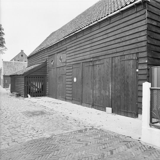 Houten schuur op de hoek van de Varkensmarkt