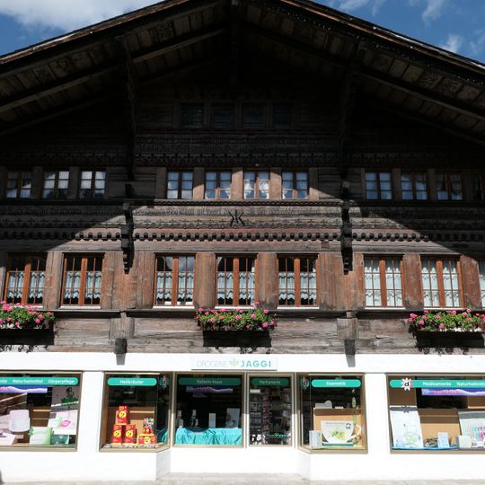 Wohn- und Geschäftshaus