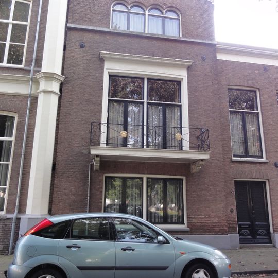 Sint Walburg 3, Tiel