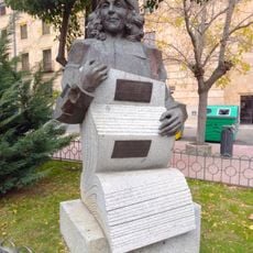 Monumento a Carmen Martín Gaite
