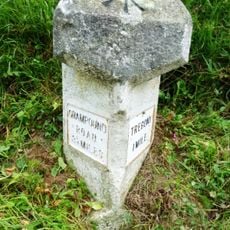 Milestone, Freewater, N of crossroads, on road to Grampound Road