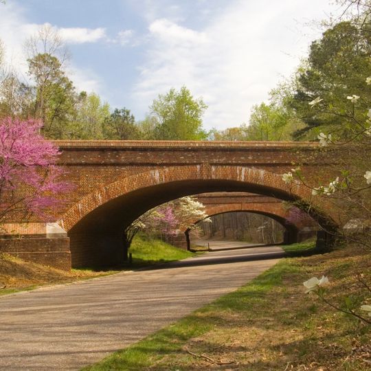 Colonial Parkway