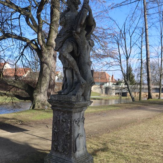 Socha Apollóna v zámeckém parku zámku Jaroměřice nad Rokytnou