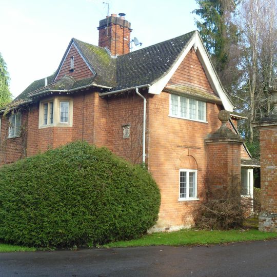 Lodge To Market Lavington Manor House