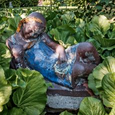 Скульптура «Девочка с олененком» (Калининград)