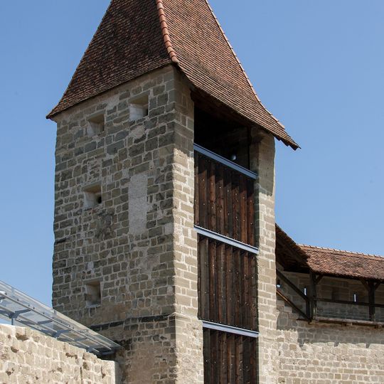 Tour Barraud et restes de l'enceinte