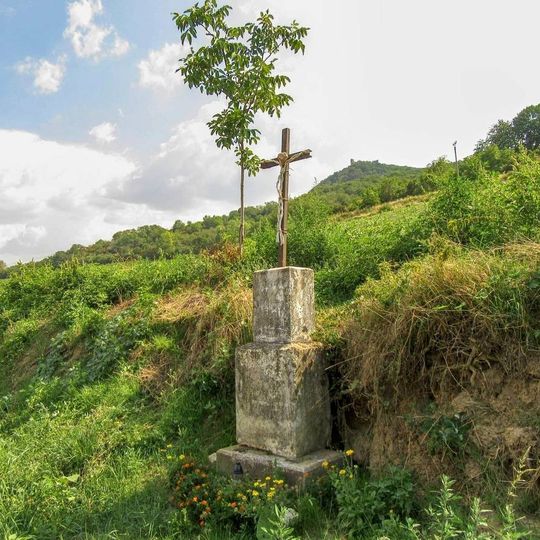 Kříž u Dolních Věstonic vedle silnice