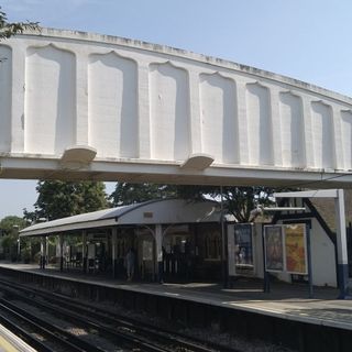 Footbridge At Kew Gardens Station
