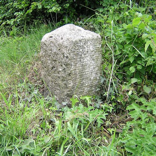Milestone, London Road, Knights Farm