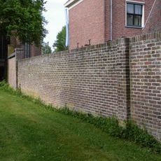 Huis Scherpenzeel: tuinmuren