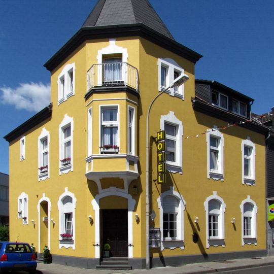 Hindenburgstraße 13