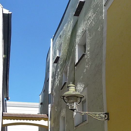 Wohn- und Geschäftshaus