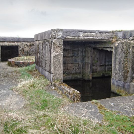 Anti-aircraft gunsite 280m east of Carlton Hall
