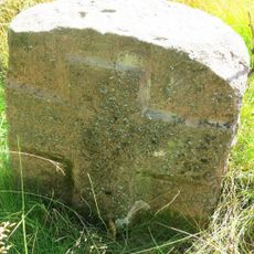 Křížový kámen v lese u osady Želechy