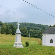 Kříž ve Vernířovicích u hlavní silnice (2)