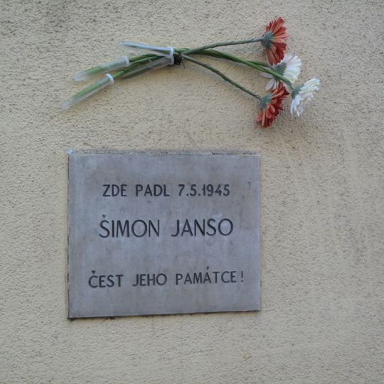 Pamětní deska Šimona Jansa na domě Koněvova 1118/68 na Žižkově