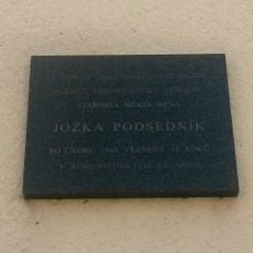 Pamětní deska Jožky Podsedníka na domě Mikšíčkova 1195/34 v Židenicích