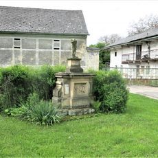 Socha Krista s reliéfem svatého Štěpána v Línech