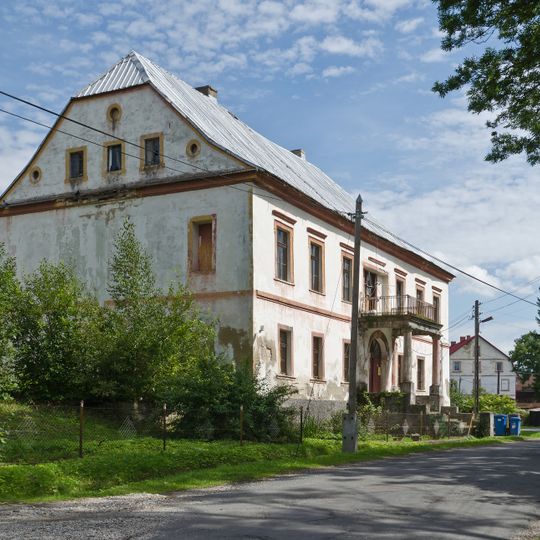 Manor in Nowy Waliszów